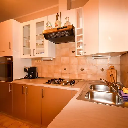 And Frane Apartmán New Translation
