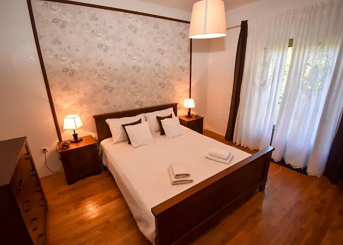 And Frane Apartament Palit