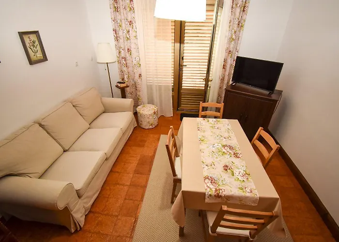 Apartament And Frane