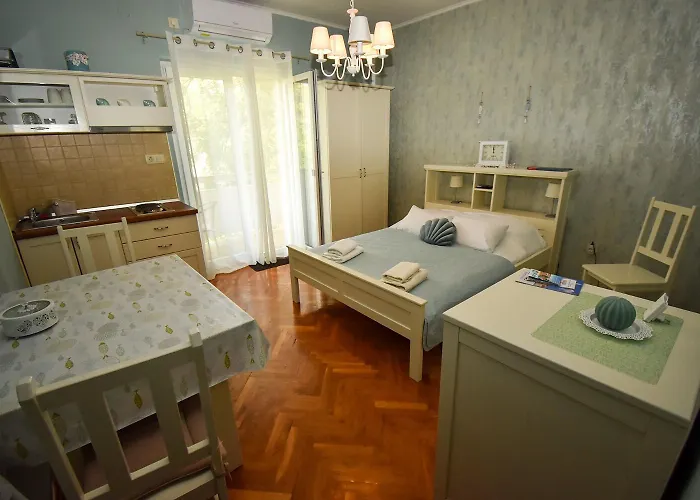 Apartamento And Frane Palit